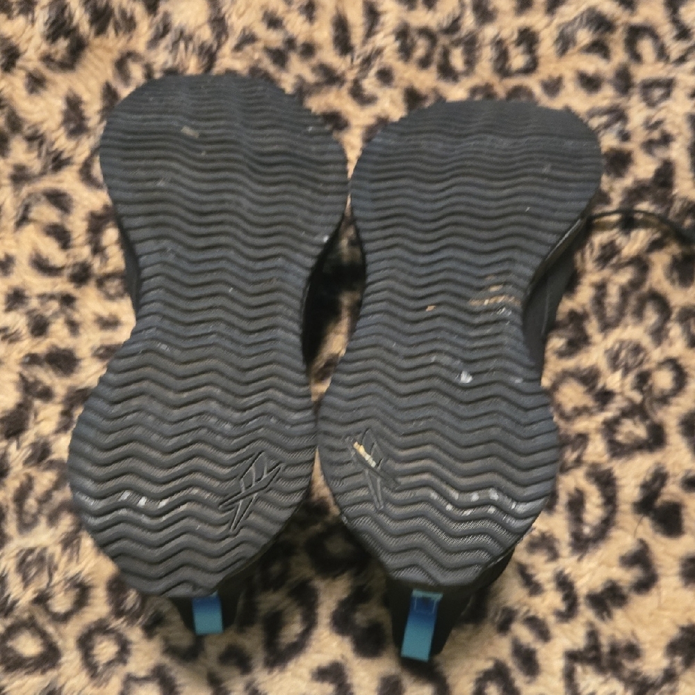 Reebok Size 2 - Picture 6 of 9